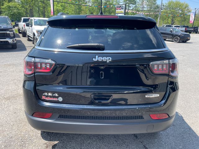 2021 Jeep Compass Latitude - Diamond Black exterior view 6