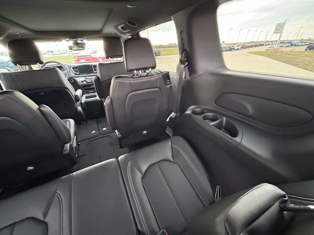 New 2026 Chrysler Pacifica Van