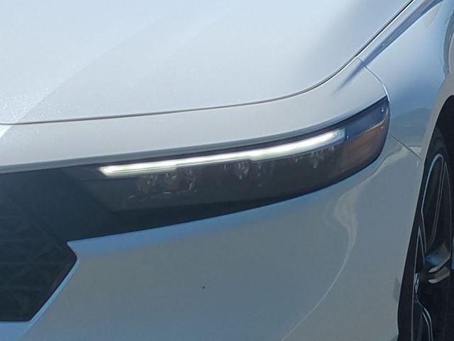 Used 2026 White Honda SE image 17