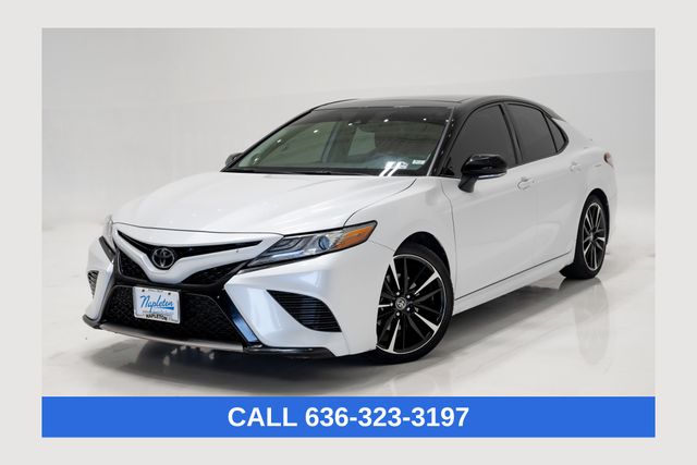 White (Wind Chill Pearl) 2019 Toyota Camry Sedan Front-Wheel Drive 8-Speed Automatic