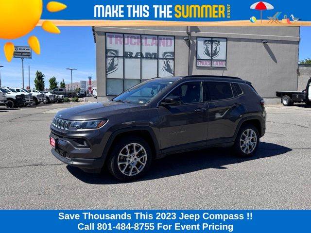 Gray (Granite Crystal Metallic Clearcoat) 2023 Jeep Compass SUV / Crossover Four-Wheel Drive 8-Speed Automatic