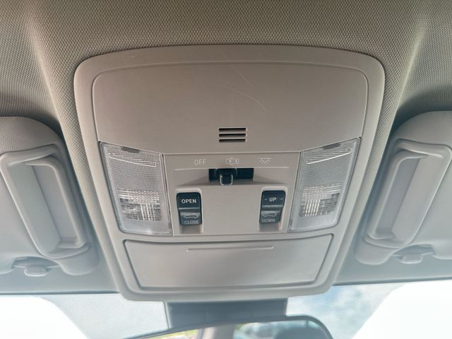Used 2018 Silver Toyota XLE image 40