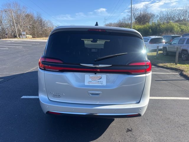 New 2026 Silver Chrysler Select image 6
