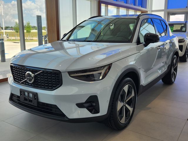 2026 Volvo XC40 B5 Plus