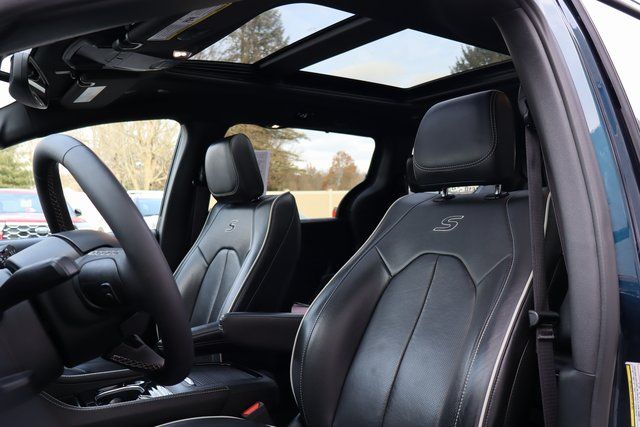 used 2025 Chrysler Pacifica car, priced at $34,500