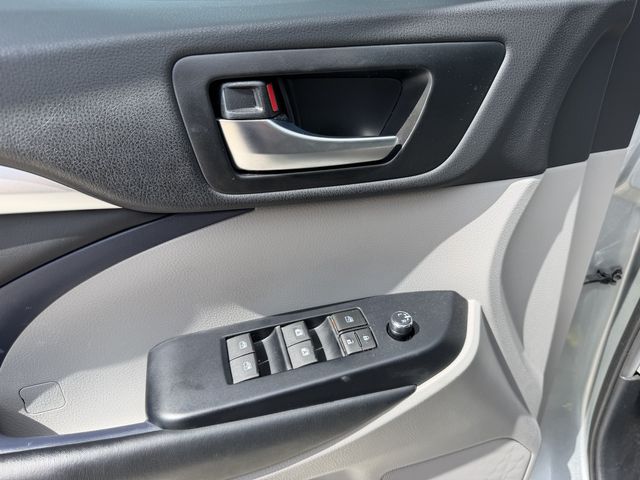 2019 Toyota Highlander XLE Silver at Toyota of Victoria