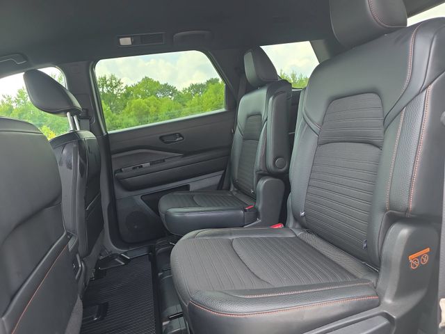 Used 2023 2 Tone White / Black Roof Nissan Rock Creek image 15