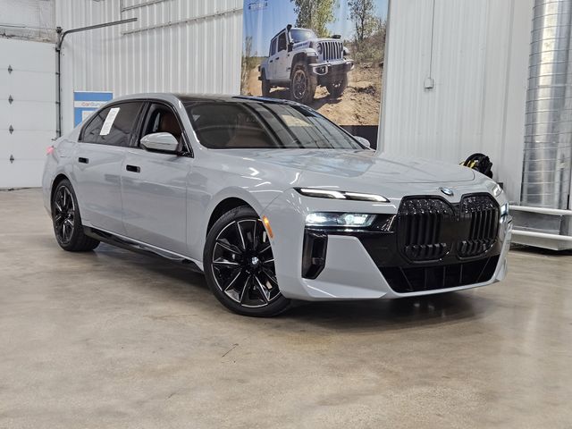 2023 BMW 7 Series 740i's photo