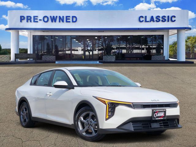Snow White Pearl 2025 Kia K4 LXS FWD Sedan Front-Wheel Drive Continuously Variable Transmission
