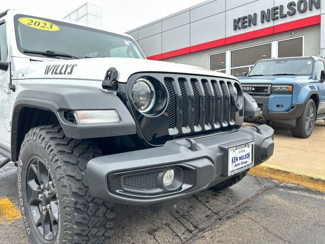 View vehicle photo 4