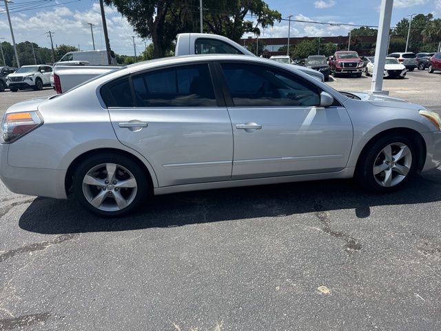2011 Brilliant Silver Metallic Nissan Altima 2.5 FWD Sedan
