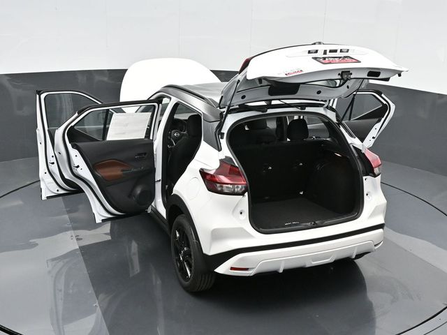 2024 Nissan Kicks SR 44