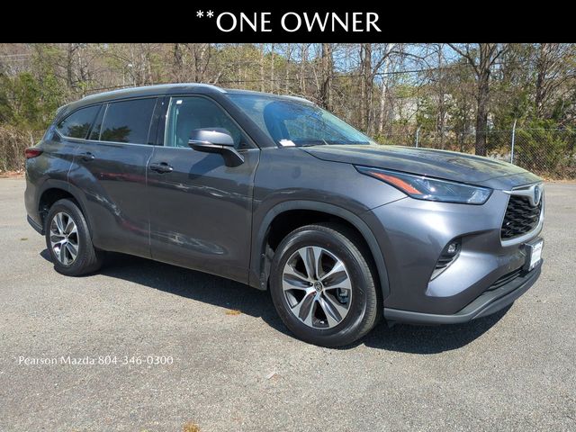 Gray 2022 Toyota Highlander Hybrid XLE FWD SUV / Crossover Front-Wheel Drive Continuously Variable Transmission
