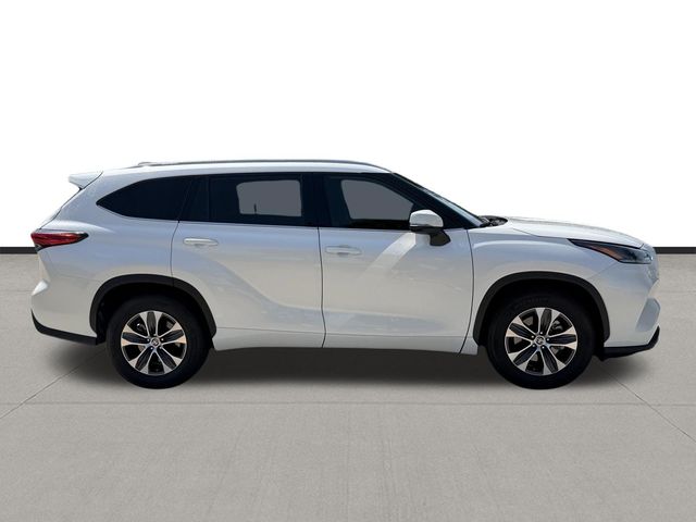 2021 Toyota Highlander XLE White at Don McGill Toyota