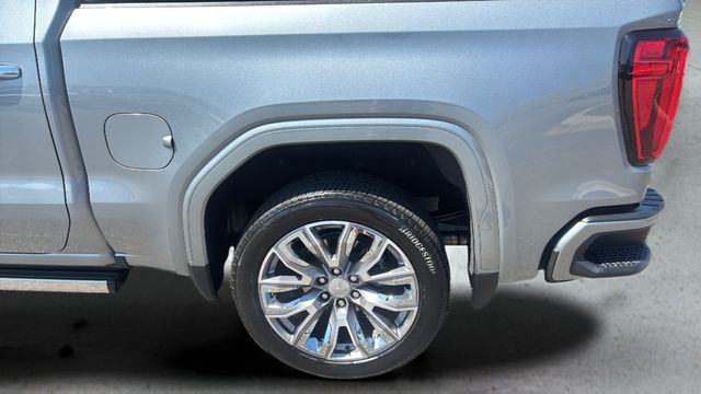 Used 2025 Silver GMC Denali image 39