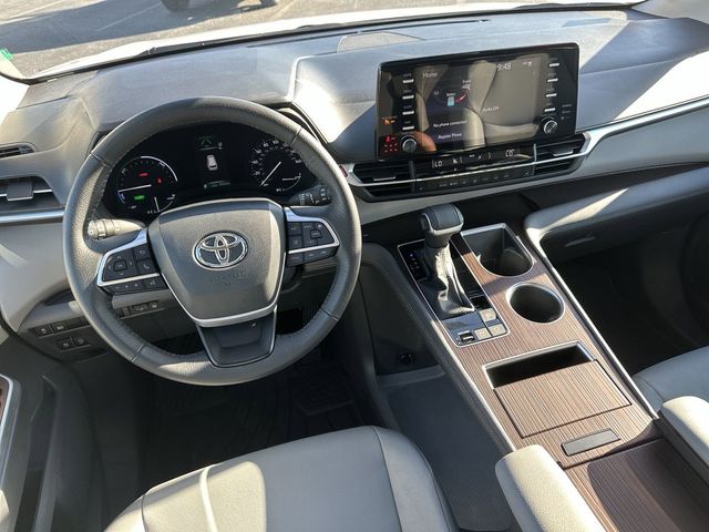 2023 Toyota Sienna XLE 14