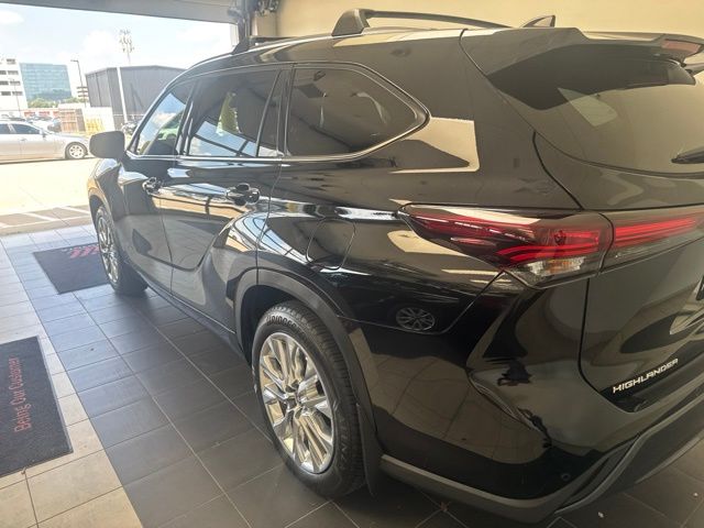 2026 Toyota Highlander Limited Black at Gullo Toyota