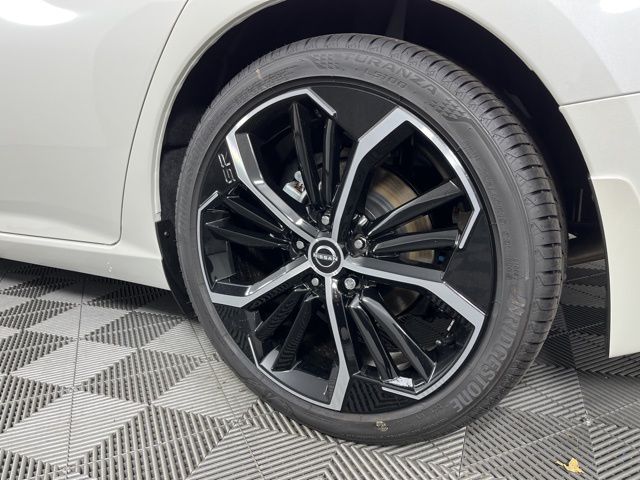 2025 Pearl White Tricoat Nissan Altima 2.5 SR FWD Sedan