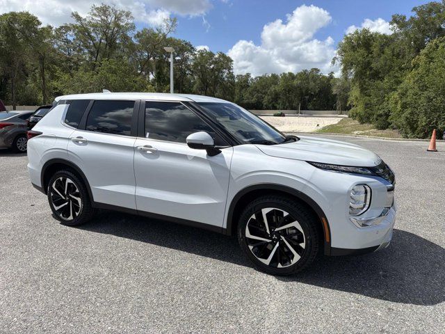 2024 Mitsubishi Outlander SE 2WD's photo