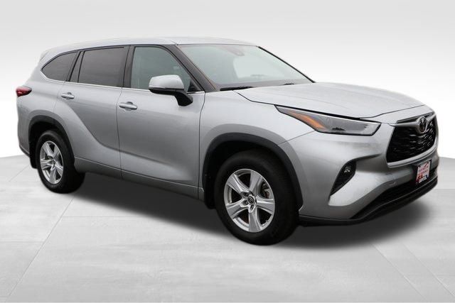 2023 Toyota Highlander LE 18