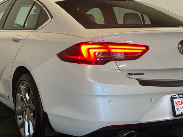 2020 Buick Regal Avenir photo
