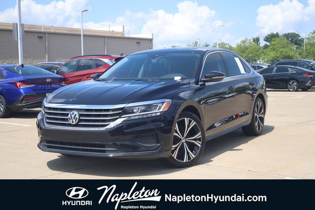 Deep Black 2022 Volkswagen Passat Sedan Front-Wheel Drive 6-Speed Automatic
