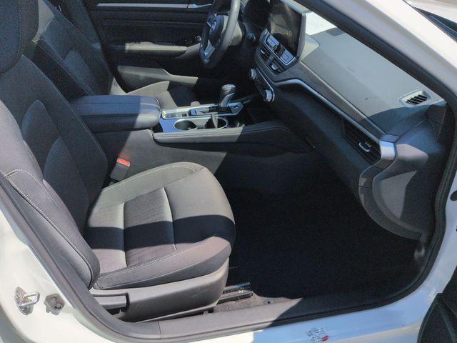 Used 2023 White Nissan 2.5 SV image 37