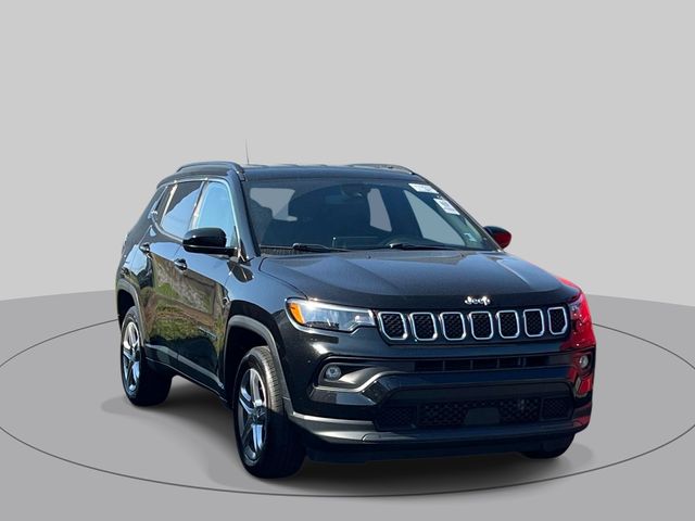 Diamond Black Crystal Pearlcoat 2024 Jeep Compass SUV / Crossover Four-Wheel Drive 8-Speed Automatic
