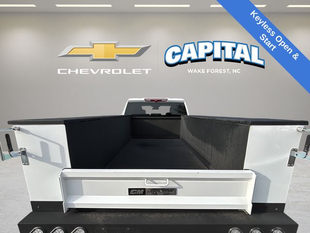 Used 2025 White Chevrolet LT image 34