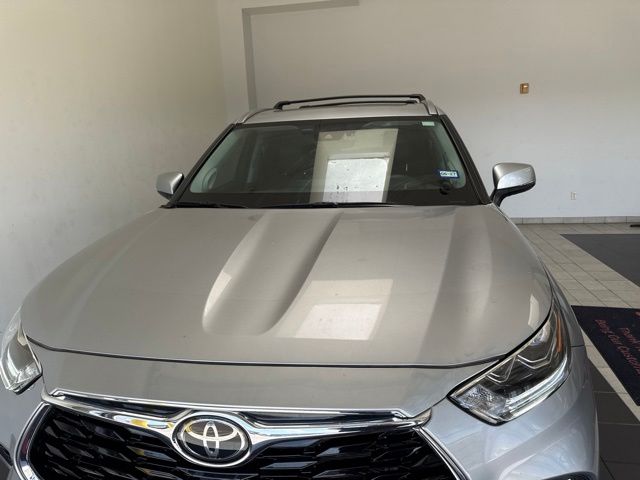 2025 Toyota Highlander Limited Silver at Gullo Toyota