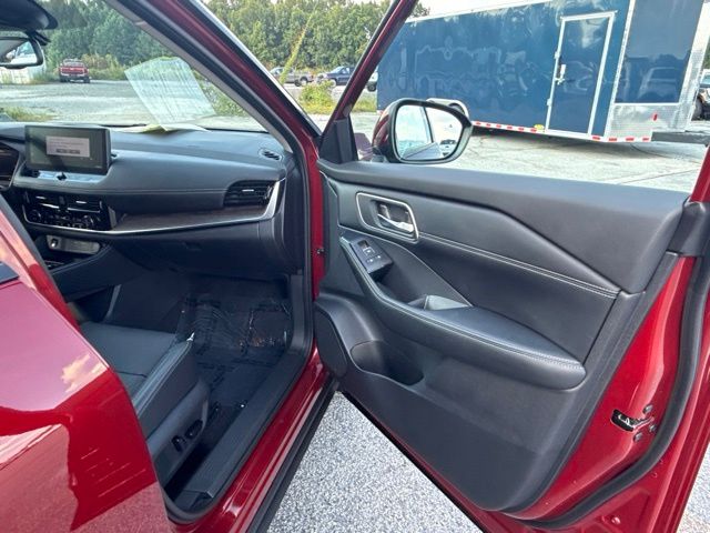 2025 Nissan Rogue Platinum:C02794