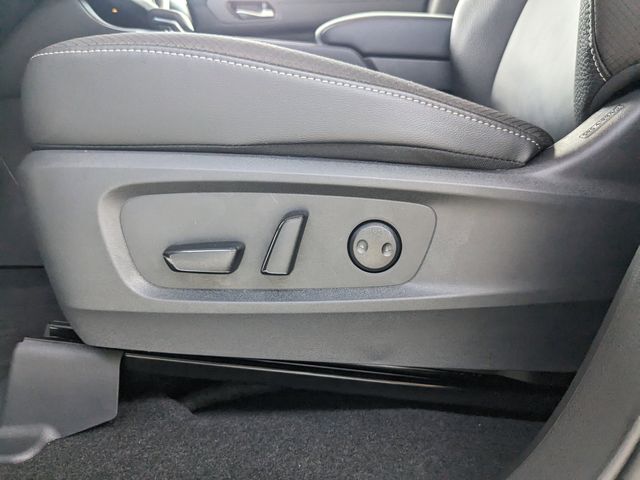 2025 Nissan Pathfinder SL photo 17
