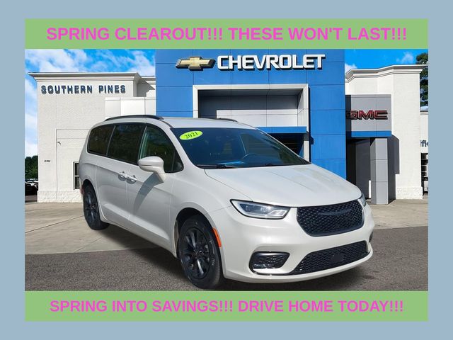 Luxury White Pearlcoat 2021 Chrysler Pacifica Touring FWD Minivan Front-Wheel Drive 9-Speed Automatic