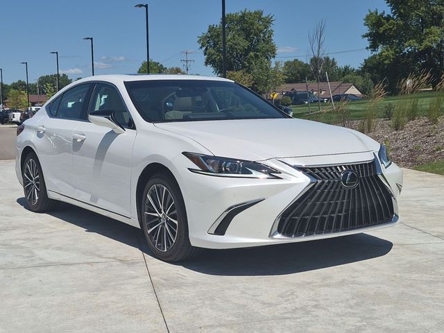 2025 Lexus ES - Image 7