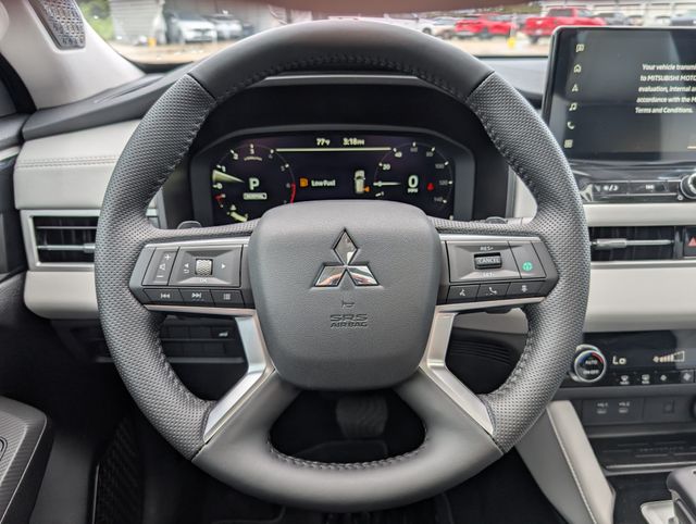 2025 Mitsubishi Outlander SE White at North Houston Mitsubishi