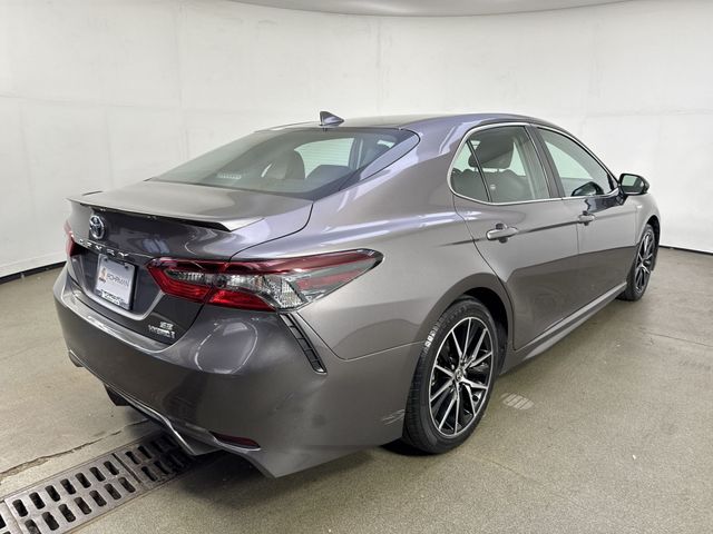 2021 Toyota Camry Hybrid SE photo