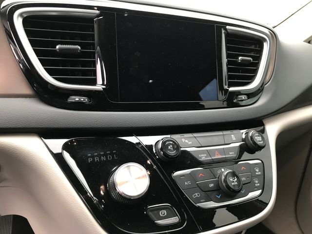 2017 Chrysler Pacifica Touring L Plus 4