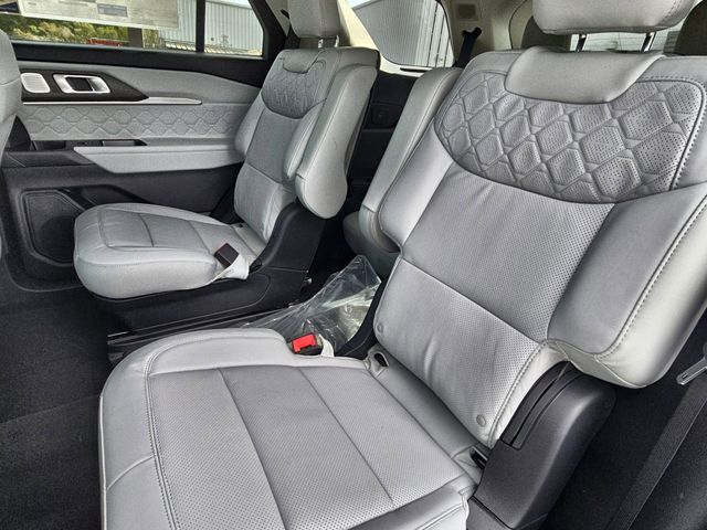 New 2026 Star White Metallic Tri-Coat Ford Platinum™ image 20