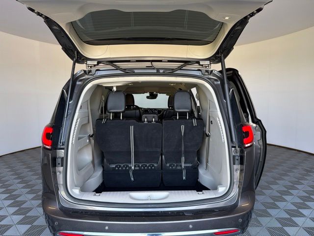 Used 2023 Chrysler Pacifica Van