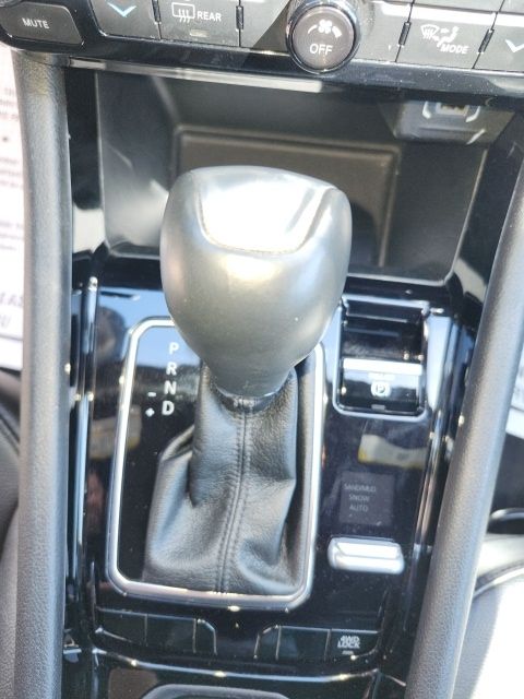 Used 2024 White/off-white Jeep Limited image 25