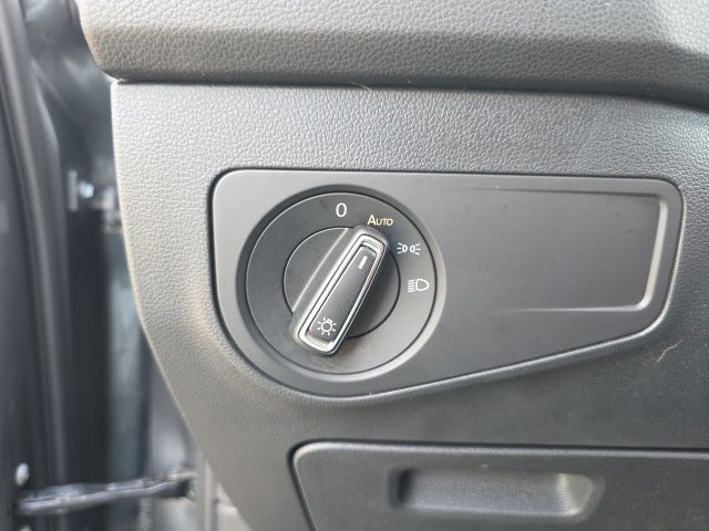 2024 Volkswagen Tiguan 2.0T SE - Pure White exterior view 13