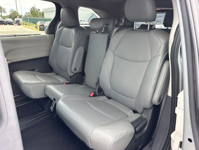 2023 Toyota Sienna XLE - Photo 12