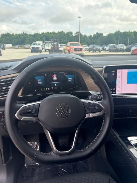 2025 Volkswagen Atlas 2.0T SE w/Technology:L168456A