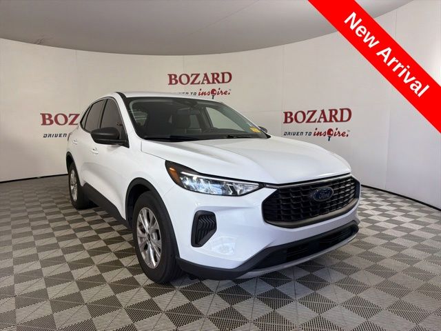 2023 Oxford White Ford Escape Active FWD SUV