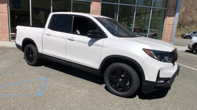 2025 Honda Ridgeline Black Edition 2