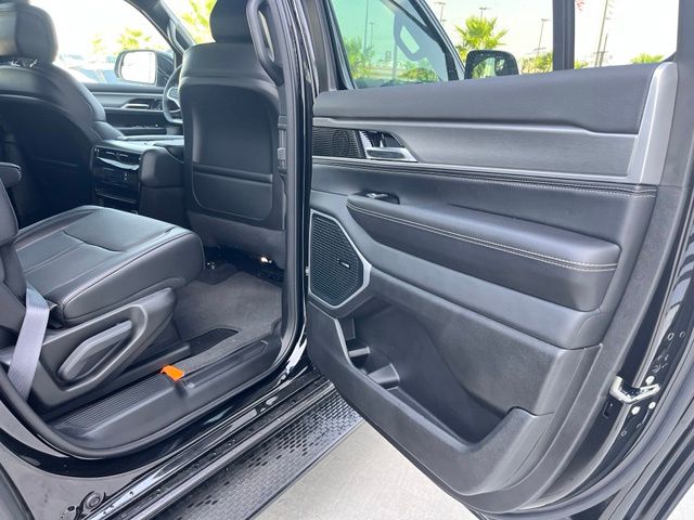 New 2026 Black Jeep  image 19
