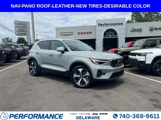  2024 Volvo XC40 B5 Plus Bright Theme AWD   