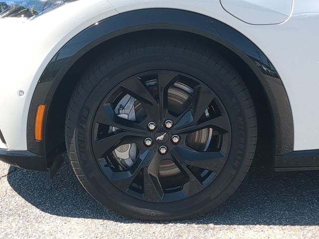 Used 2023 White Ford Premium image 18
