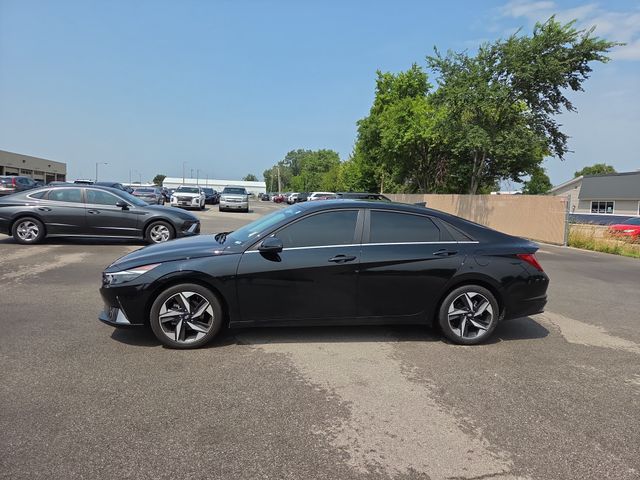 Onyx Black 2023 Hyundai Elantra Sedan Front-Wheel Drive Continuously Variable Transmission