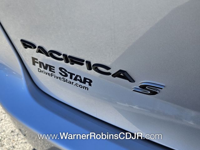 New 2026 Silver Chrysler Select image 12